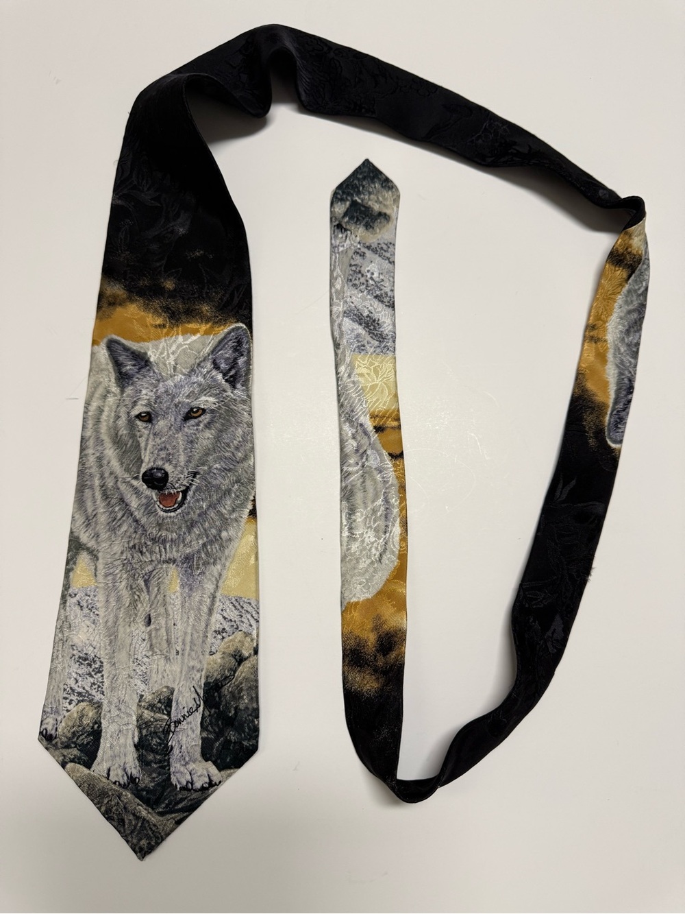Men's Black & Gray Wolf Print Neck Tie